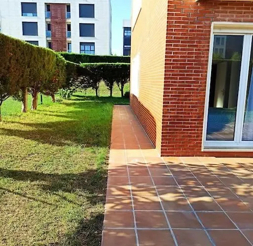 Bajo Con Jardin Privado * 산탄데르